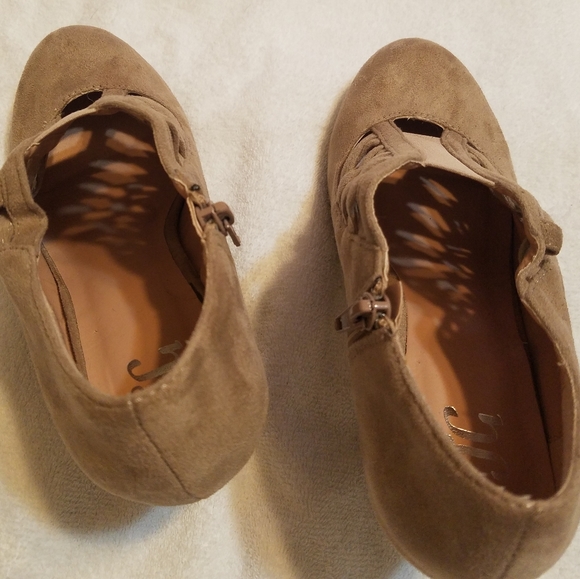 Brinley and Co. Bootie heels - Picture 3 of 4